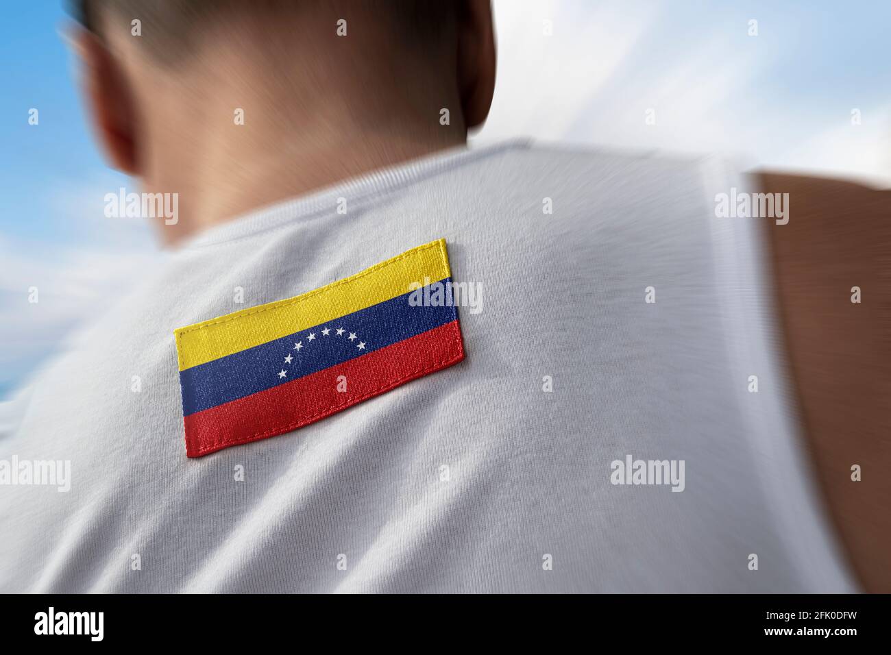 Die Nationalflagge Venezuelas auf dem Rücken des Athleten Stockfoto