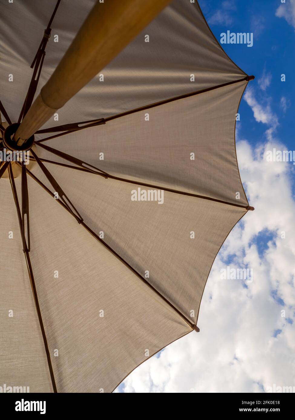 Schirmgestell Aus Bambus Stockfotos und -bilder Kaufen - Alamy