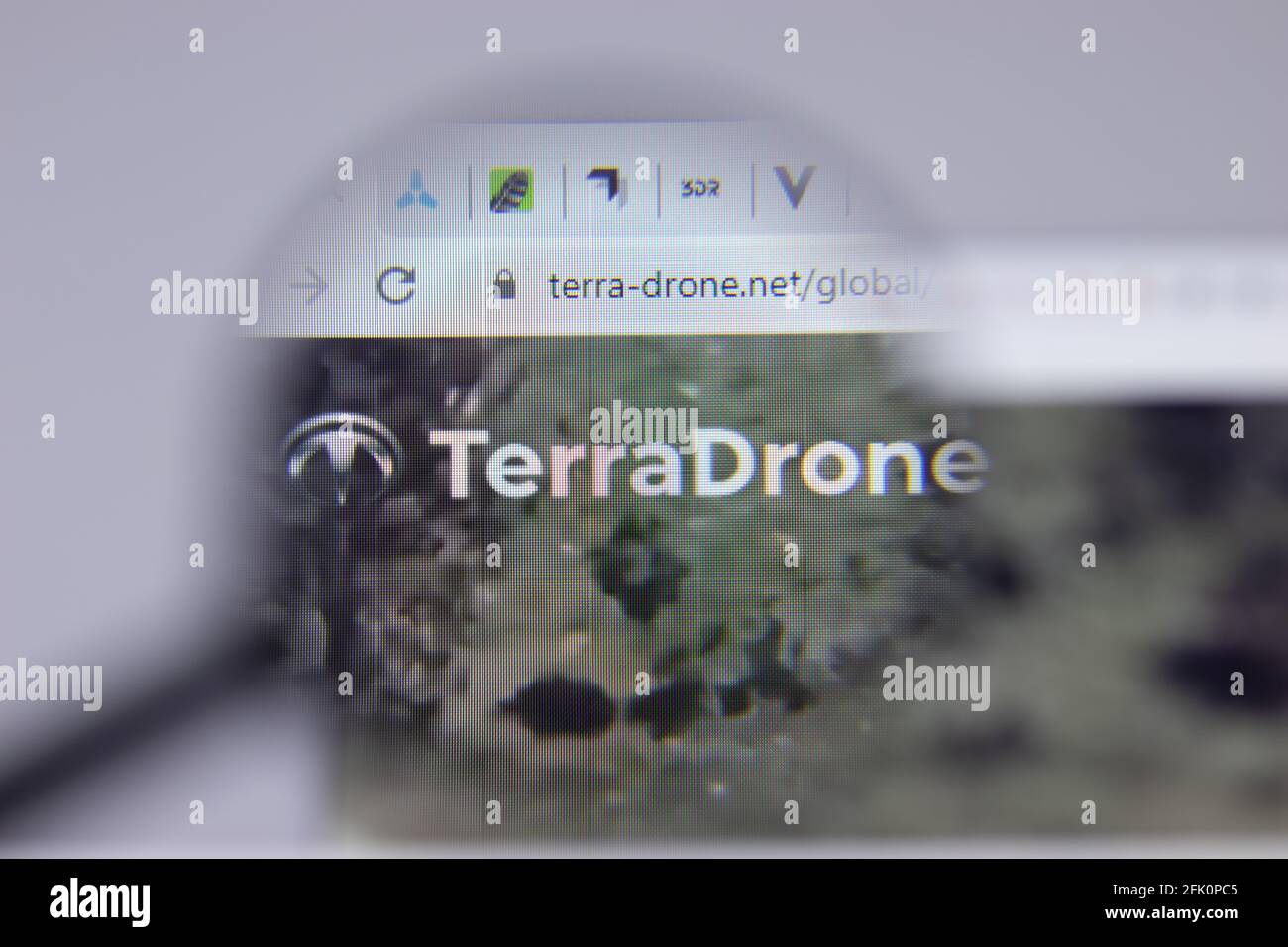 New York, USA - 26. April 2021: Terra Drone Logo close-up auf Website-Seite, illustrative Editorial Stockfoto