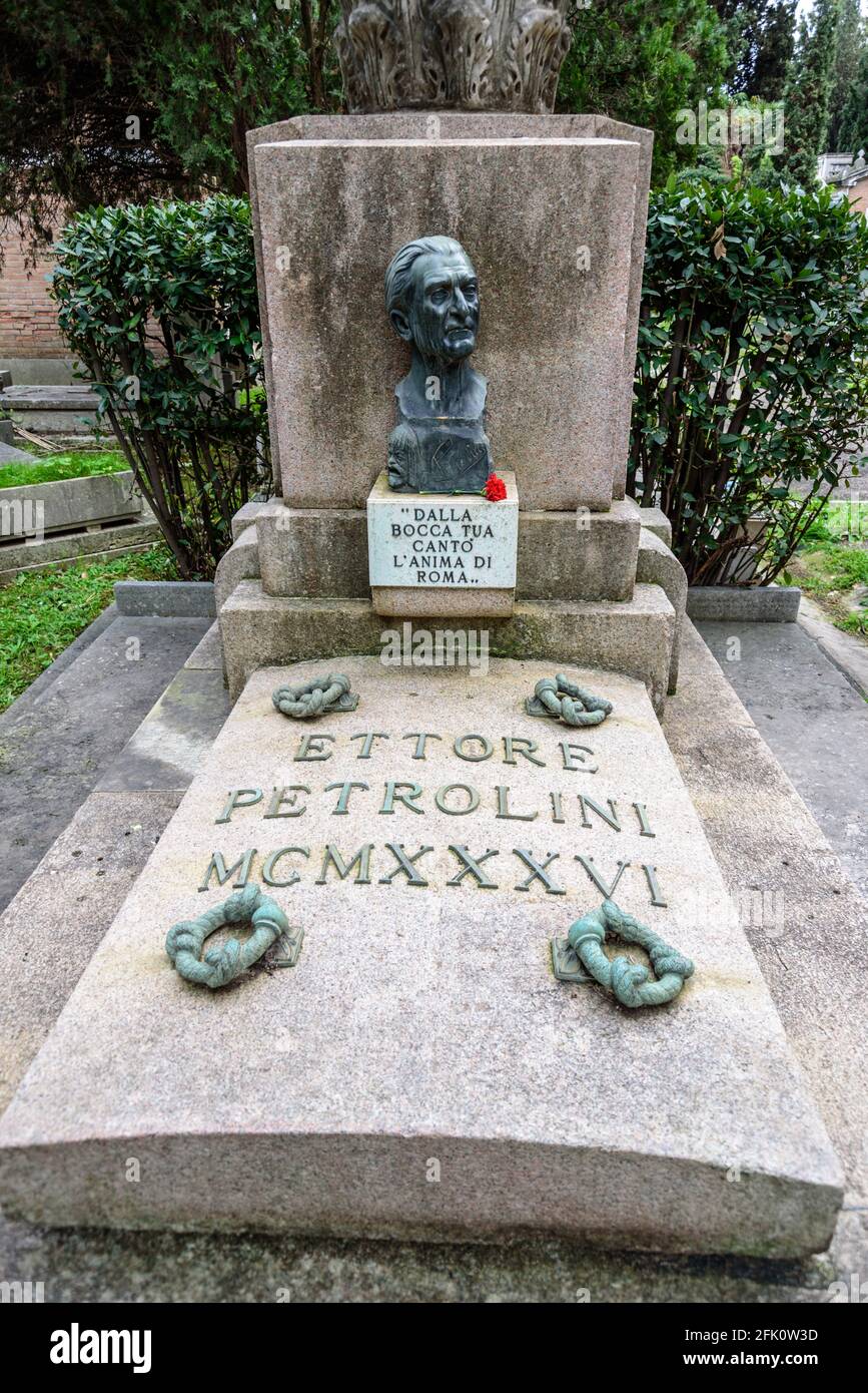 Friedhof Verano Monumental, Ettore Petrolini Grave, Schauspieler, Dramatiker, Drehbuchautor und Romanautor, Tiburtino, Europäische Friedhofstraße, Rom, Stockfoto