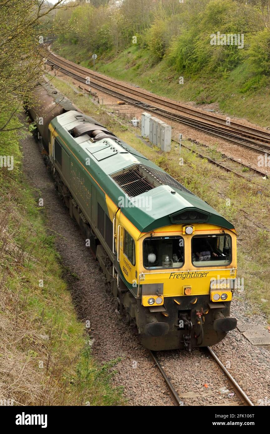 Freightliner Class 66 Loco 66504, der am 27./4./21. Die 0914 Ipswich an die Lindsey Ölraffinerie nach Scunthorpe schleppt. Stockfoto