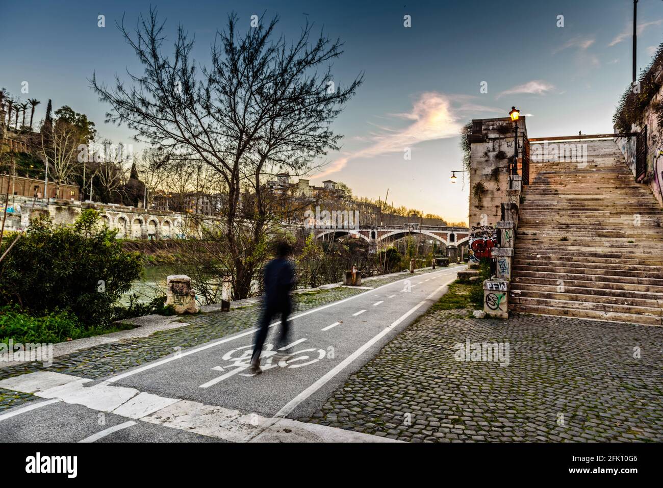 Läufer auf dem Lungo Tevere, dem Tiber, Roma, Latium, Italien, Europa Stockfoto