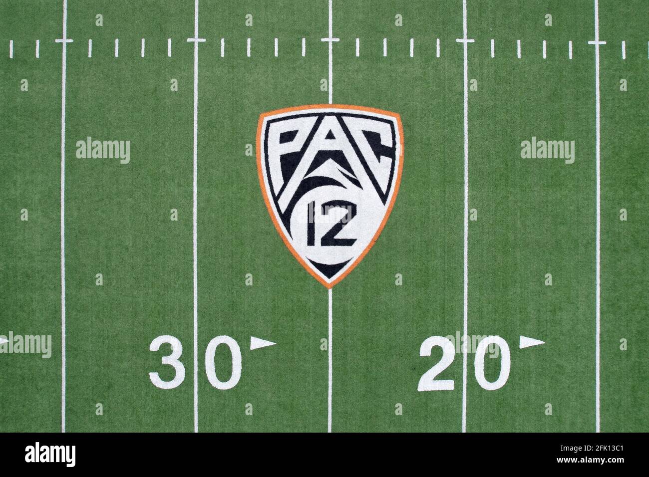 Eine Luftaufnahme des Pac-12-Konferenzlogos auf dem Fußballfeld des Reser Stadions auf dem Campus des Staates Oregon, Freitag, 23. April 2021, in Corvalis, O Stockfoto