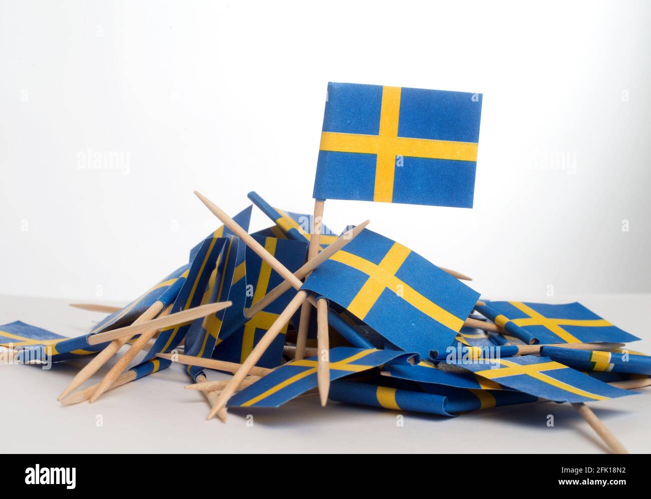 Schwedische Miniaturflagge. Stockfoto