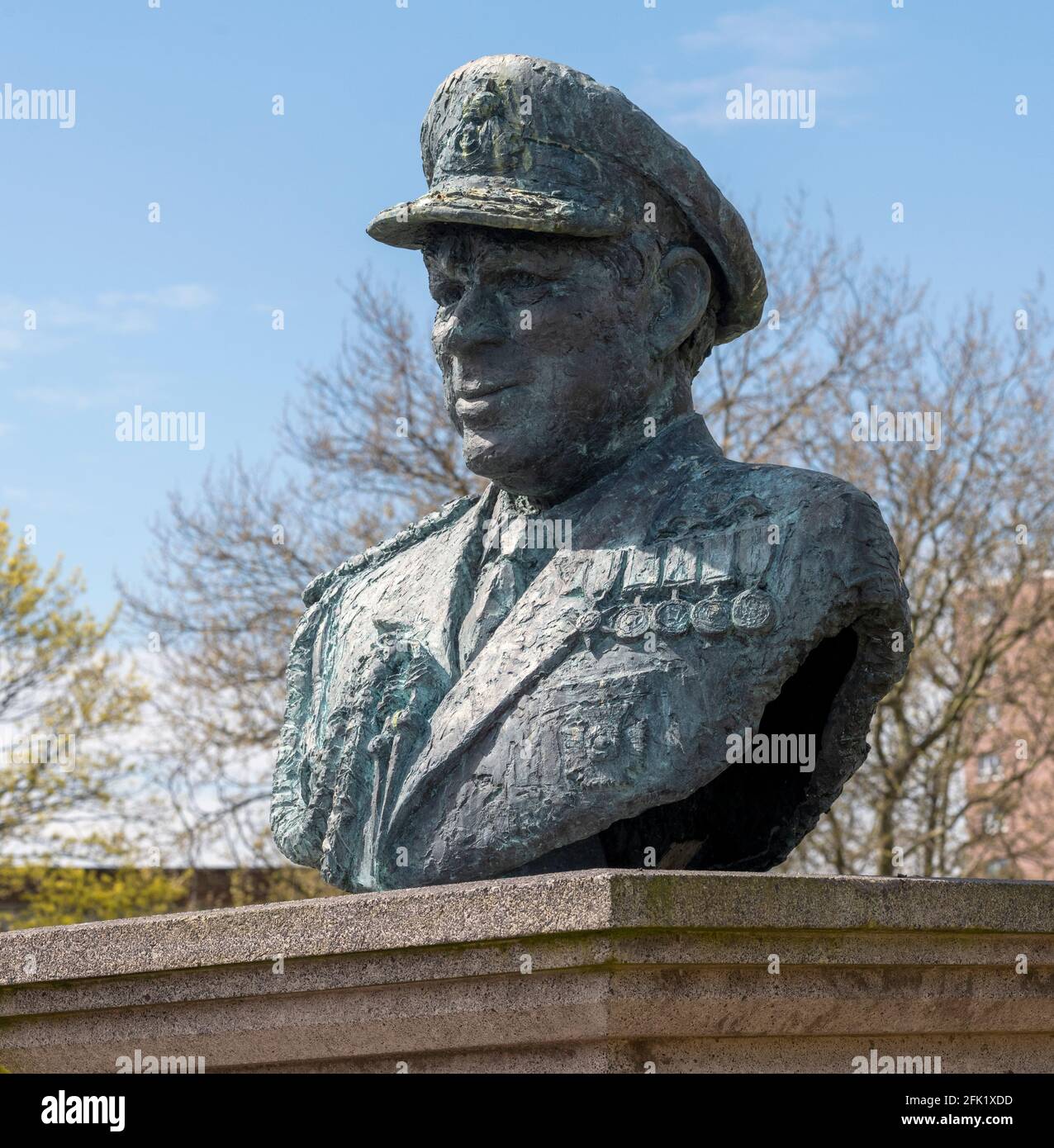 Büste des ehemaligen Admirals der Flotte John David Elliott Fieldhouse Baron Fieldhouse of Gosport in Falklands Gardens, Gosport, Hampshire, England, Großbritannien. Stockfoto