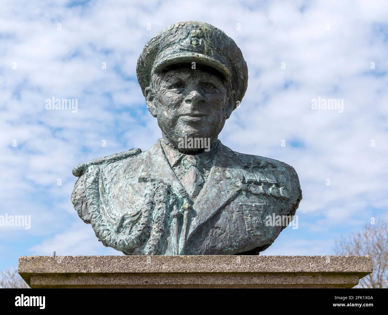 Büste des ehemaligen Admirals der Flotte John David Elliott Fieldhouse Baron Fieldhouse of Gosport in Falklands Gardens, Gosport, Hampshire, England, Großbritannien. Stockfoto