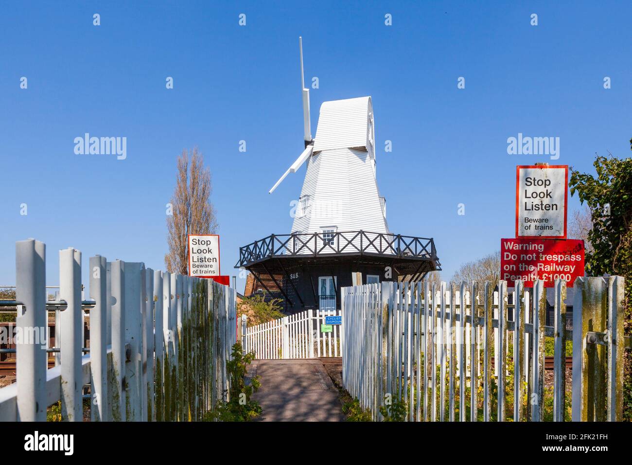 Bahnübergang nach Windmill, Rye, East Sussex, Großbritannien Stockfoto