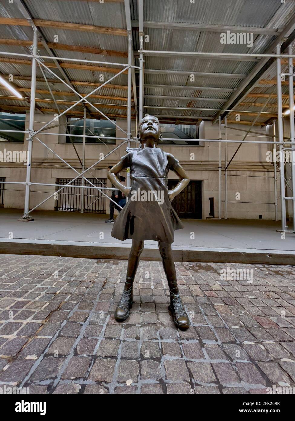 Fearless Girl Bronzestatue von Kristen Visbal im Finanzviertel im Viertel Lower Manhattan in New York City, NY, USA Stockfoto