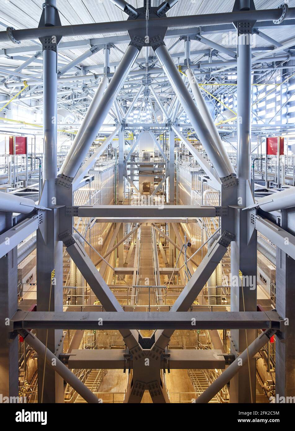 Innenraum der Industrieanlage. Kraftwerk CoppenHill, Kopenhagen, Dänemark. Architekt: BIG Bjarke Ingels Group, 2019. Stockfoto