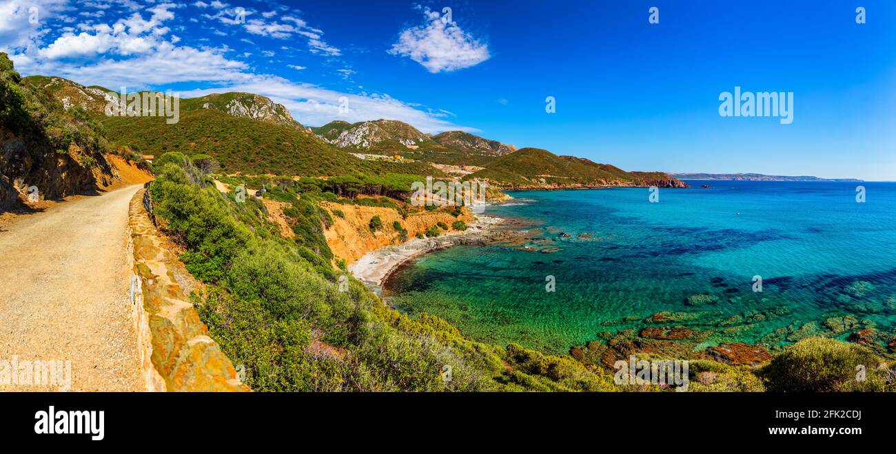 Strand Spiaggia di Bega sa Canna (Porto Flavia) in der Nähe von Porto Flavia, Sardinien, Italien. Stockfoto