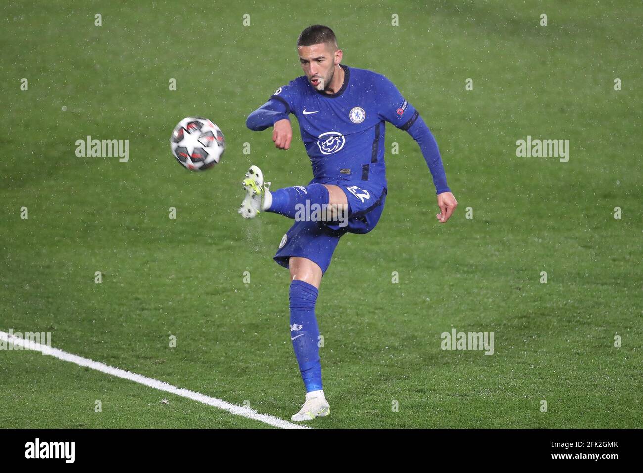 Madrid Spanien April 2021 Hakim Ziyech Vom Fc Chelsea In Aktion Wahrend Des Uefa Champions League Halbfinales First Leg Zwischen Real Madrid Und Chelsea Im Estadio Alfredo Di Stefano In Madrid Spanien