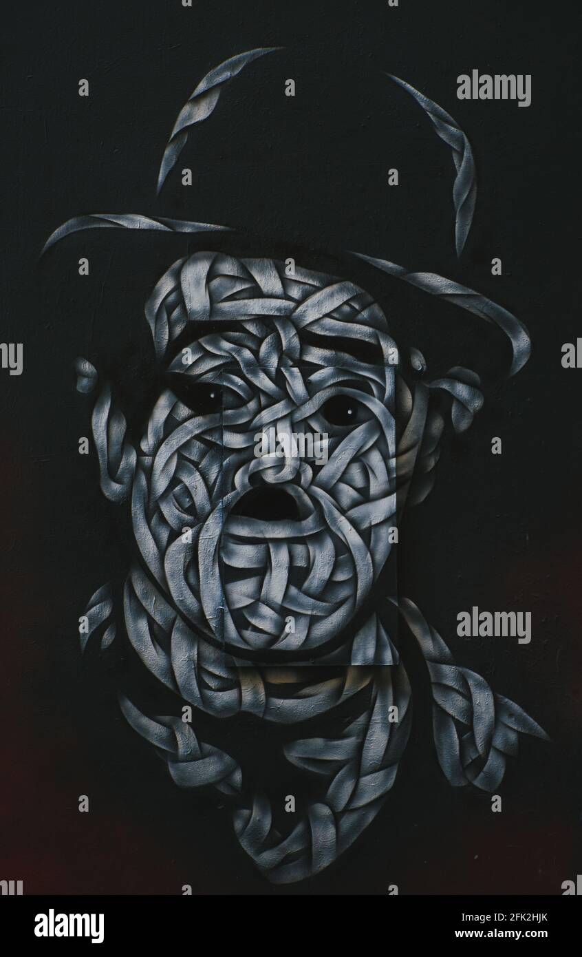 Charlie Chaplin Graffiti an einer Wand am Hackeschen Markt in Berlin. Künstler unbekannt. Charlie Chaplin Graffiti am Hackeschen Markt in Berlin. Stockfoto