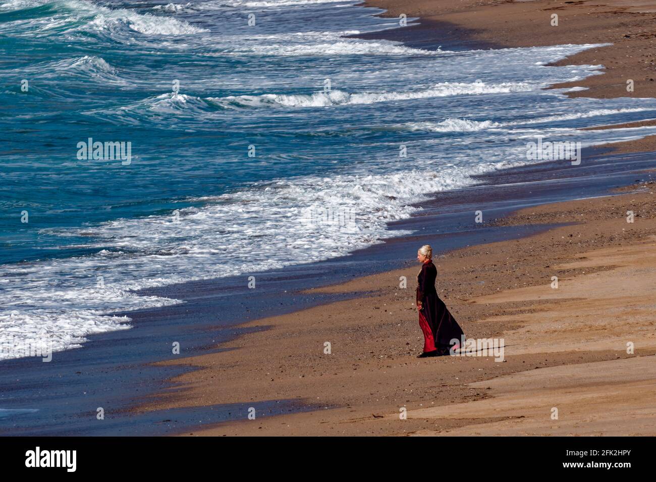 Haus des Drachenprinzen Dämon bekommt eine Fahrt von der In einem Range Rover Stockfoto