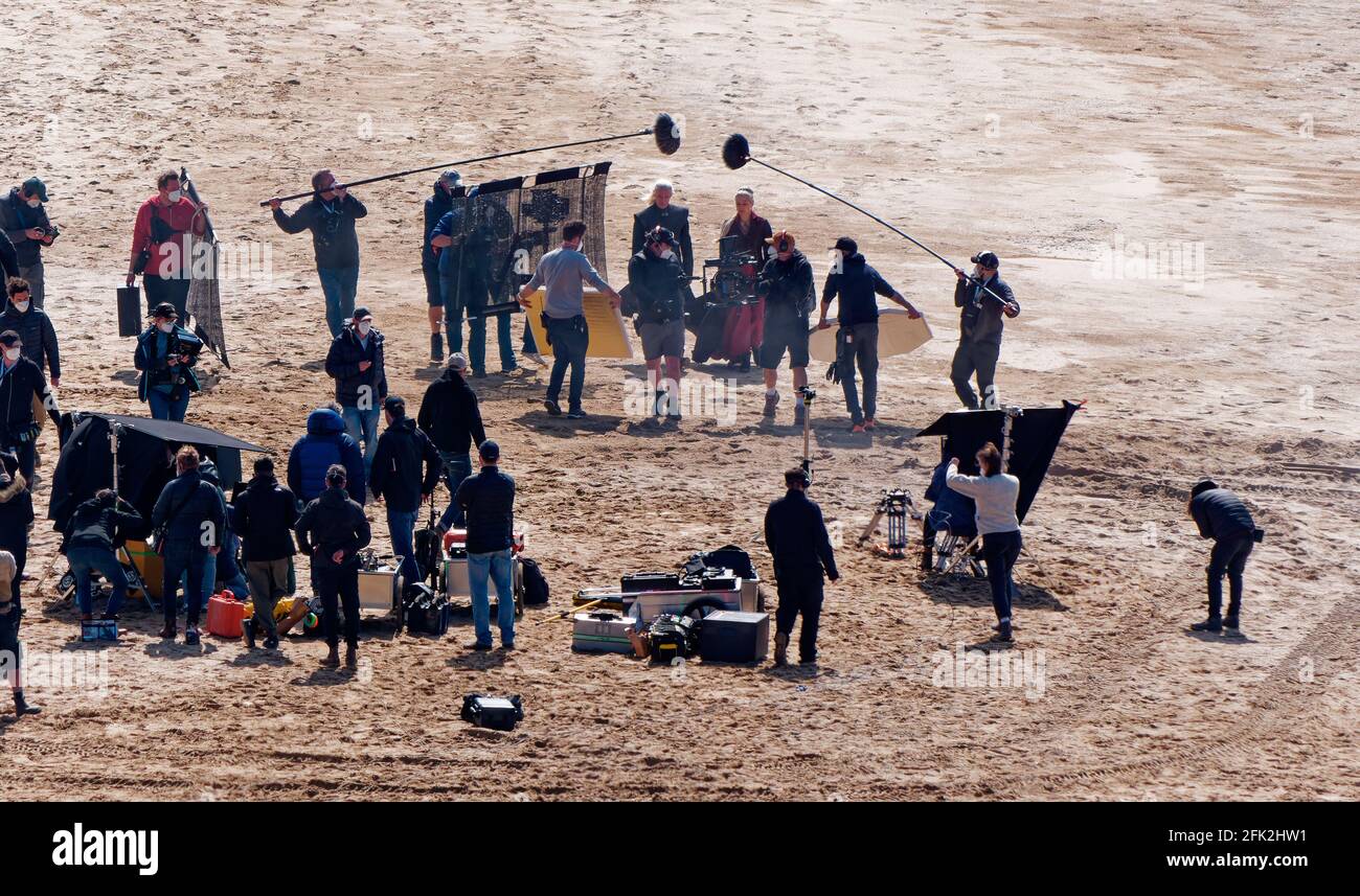 Haus des Drachenprinzen Dämon bekommt eine Fahrt von der In einem Range Rover Stockfoto