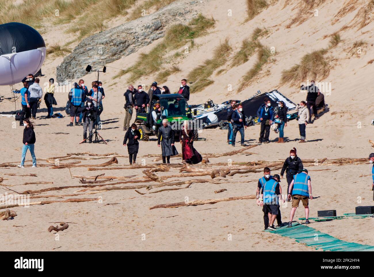 Haus des Drachenprinzen Dämon bekommt eine Fahrt von der In einem Range Rover Stockfoto