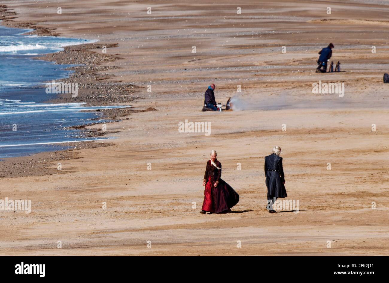 Haus des Drachenprinzen Dämon bekommt eine Fahrt von der In einem Range Rover Stockfoto