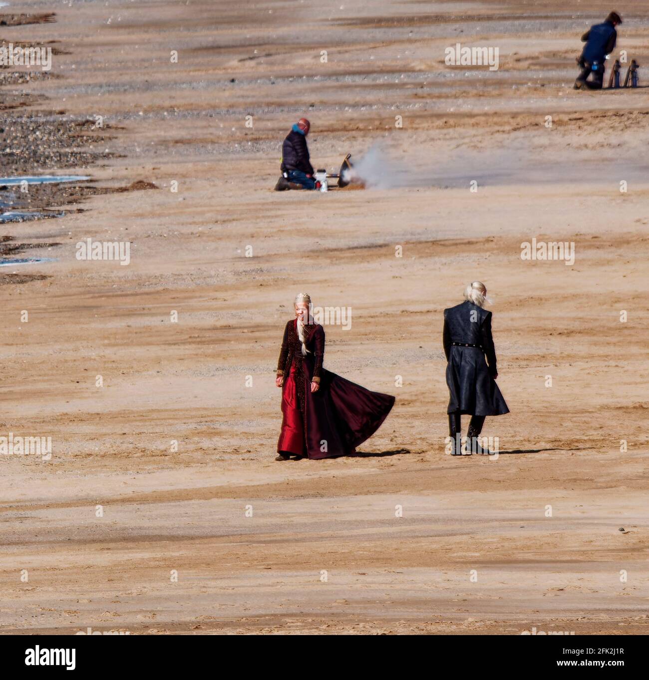 Haus des Drachenprinzen Dämon bekommt eine Fahrt von der In einem Range Rover Stockfoto