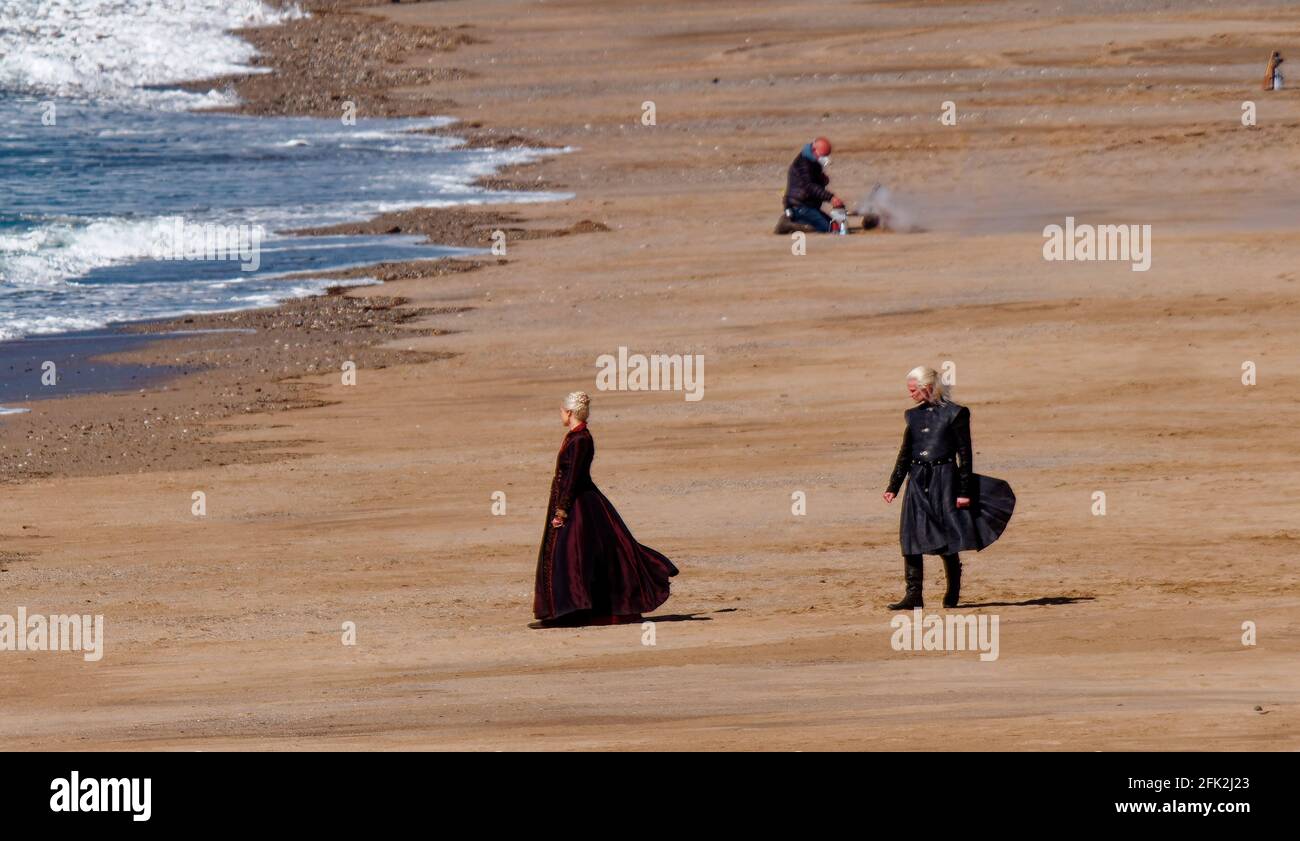 Haus des Drachenprinzen Dämon bekommt eine Fahrt von der In einem Range Rover Stockfoto