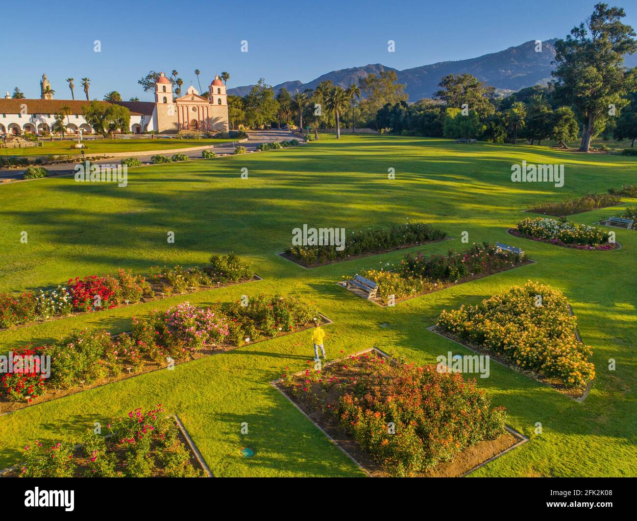 Luftaufnahme der Mission Santa Barbara und des Rosengartens, Santa Barbara, Kalifornien Stockfoto