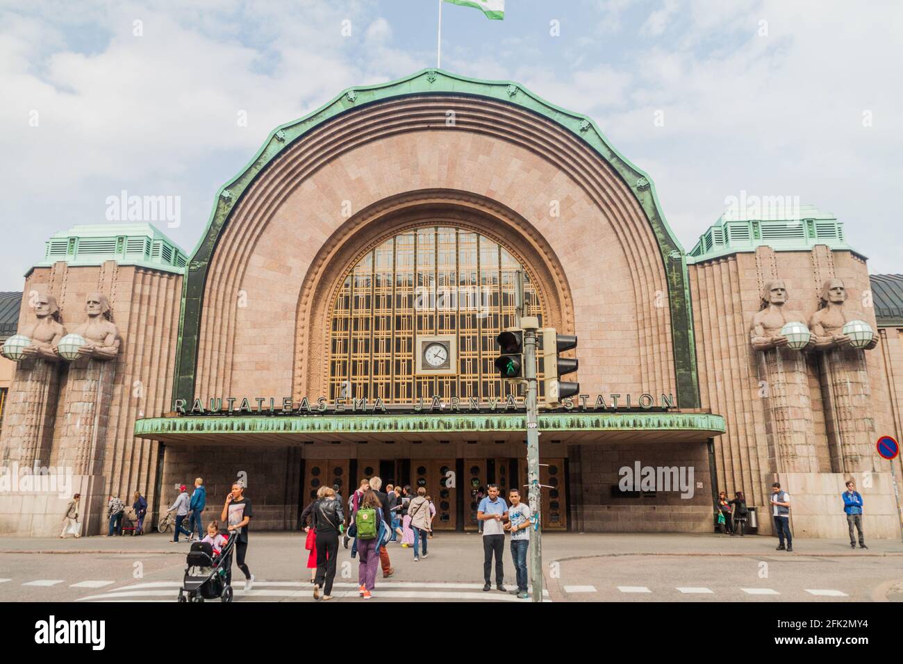 HELSINKI, FINNLAND - 25. AUGUST 2016: Gebäude des Helsinki Central Railway Station Stockfoto