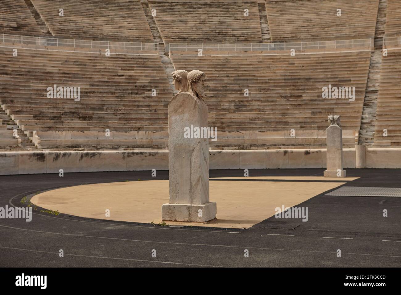 Steinkopfstatue der Herms im Panathenaic-Stadion, original modernes Olympiastadion, Athen, Griechenland Stockfoto