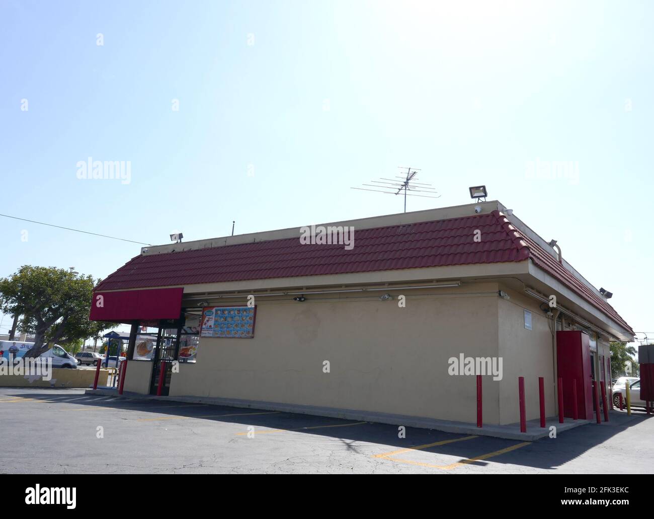 Compton, California, USA 27. April 2021 EINE allgemeine Sicht auf die Atmosphäre des Mordes Standort des Produzenten Terry Carter, der am 29. Januar 2015 von Marion Shug Knight von Death Row Records in Tam's Burgers in der 1201 Rosecrans Avenue in Compton, Kalifornien, USA, überführt wurde. Foto von Barry King/Alamy Stockfoto Stockfoto