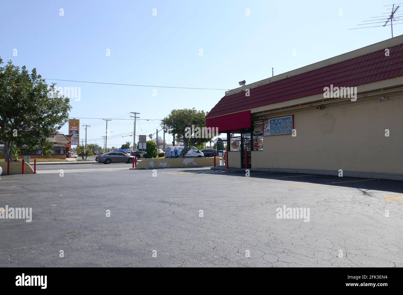 Compton, California, USA 27. April 2021 EINE allgemeine Sicht auf die Atmosphäre des Mordes Standort des Produzenten Terry Carter, der am 29. Januar 2015 von Marion Shug Knight von Death Row Records in Tam's Burgers in der 1201 Rosecrans Avenue in Compton, Kalifornien, USA, überführt wurde. Foto von Barry King/Alamy Stockfoto Stockfoto