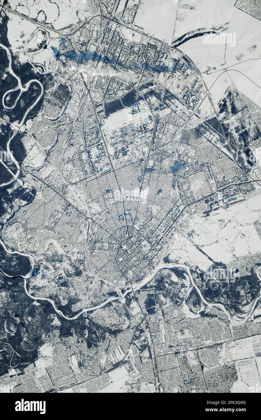NASA-Satellitenbild des langen Winters in der Stadt Orenburg, südliches Uralgebirge, Russland Stockfoto