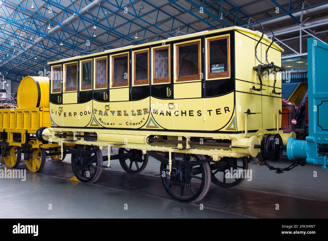 York, North Yorkshire, England. Nachbildung eines alten L&MR-Eisenbahnwagens, Traveller, im National Railway Museum ausgestellt. Stockfoto