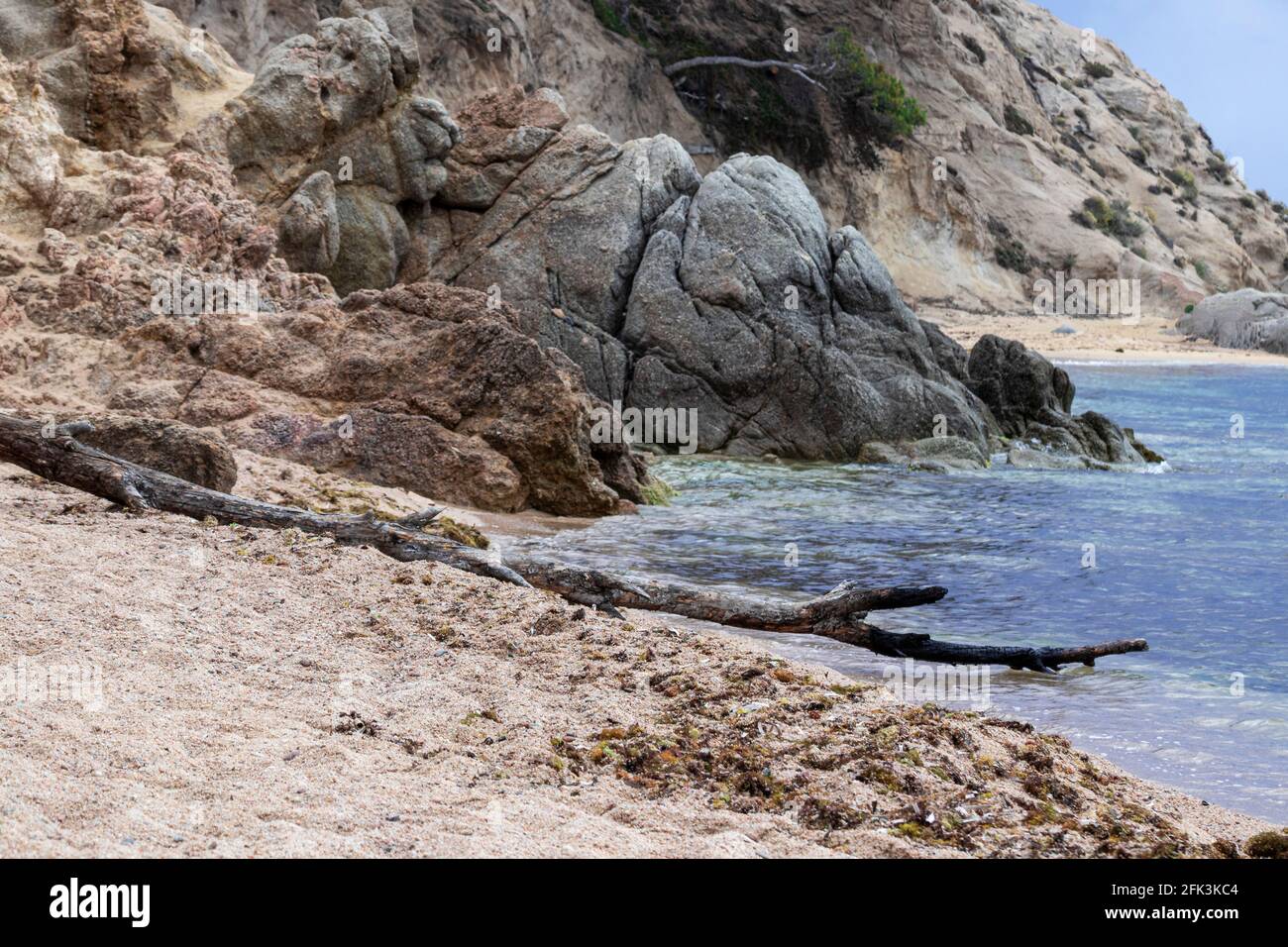 Strand an der costa brava in nordspanien an einem Klarer Sommertag Stockfoto