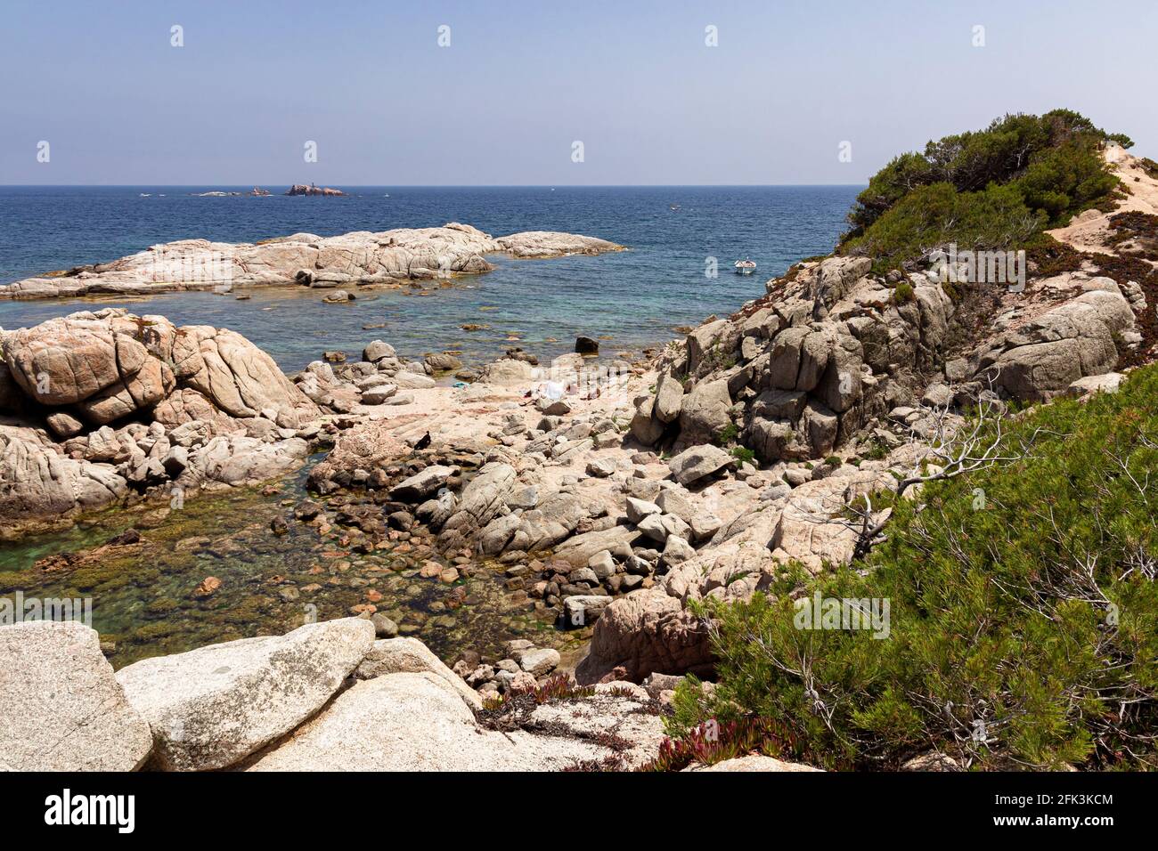 Strand an der costa brava in nordspanien an einem Klarer Sommertag Stockfoto