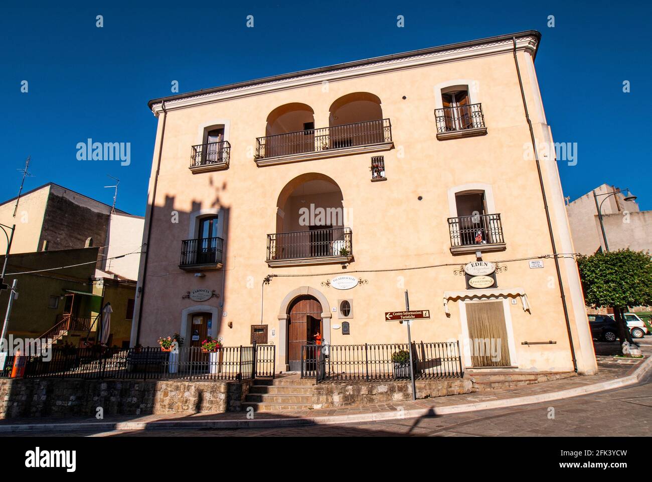 Aliano, ein aristokratischer Palast aus dem 15. Jahrhundert, im Dorf Carlo Levi schrieb sein Buch ''Christ stoppte in Eboli'', Aliano, Basilikata Region, Italien, Europa Stockfoto