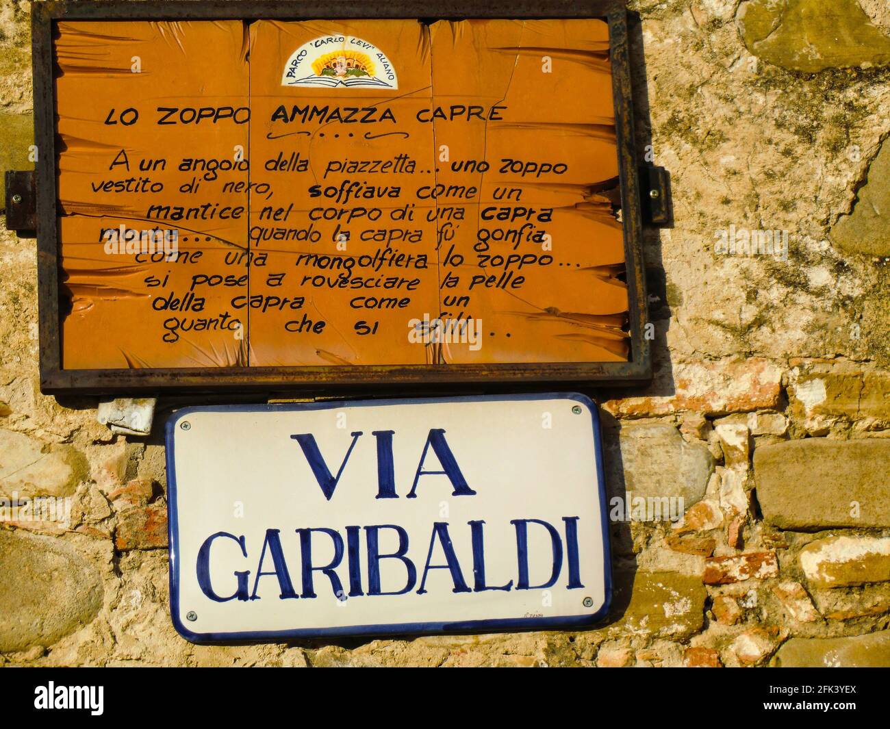 Gedenktafel mit einer Widmung von Carlo Levi, Dorf Aliano, Bezirk Miera, Basilicata, Italien, Europa Stockfoto