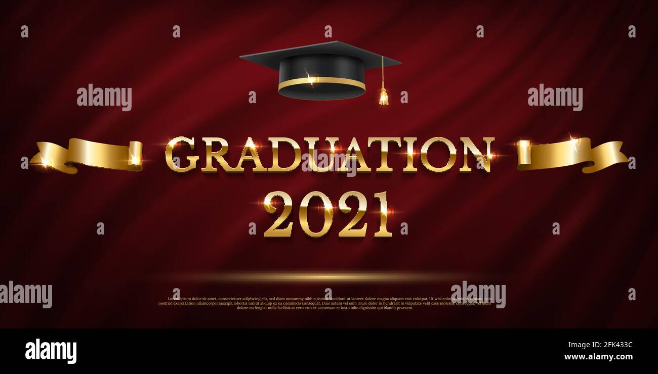 Banner zur Abschlussfeier 2021. Award-Konzept mit akademischem Hut, goldenem Band und Text auf dunkelrotem Vorhang Hintergrund Stock Vektor