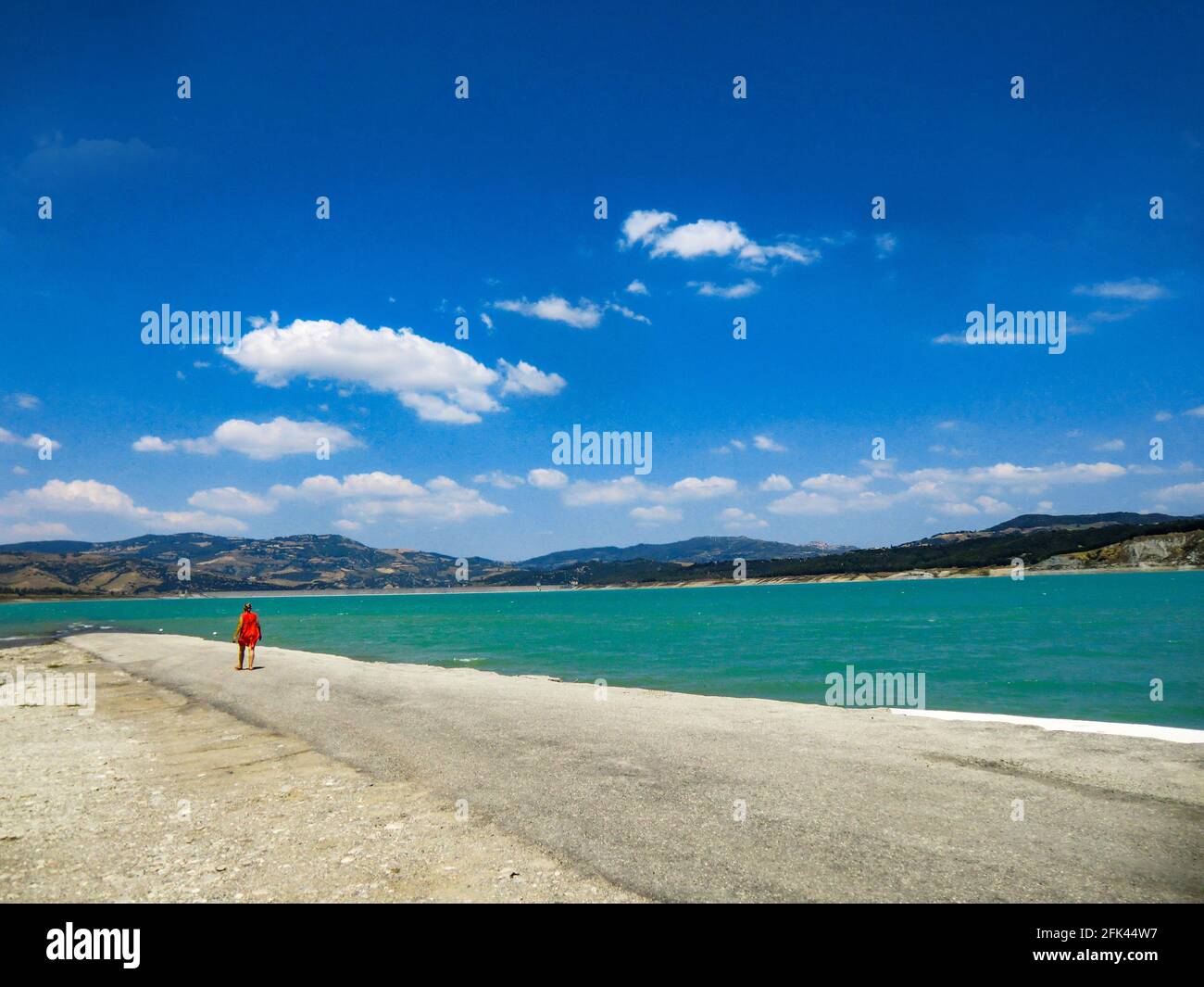 Monte Cotugno Dam Senise rund, Nationalpark Pollino, Basilikata, Italien. Stockfoto