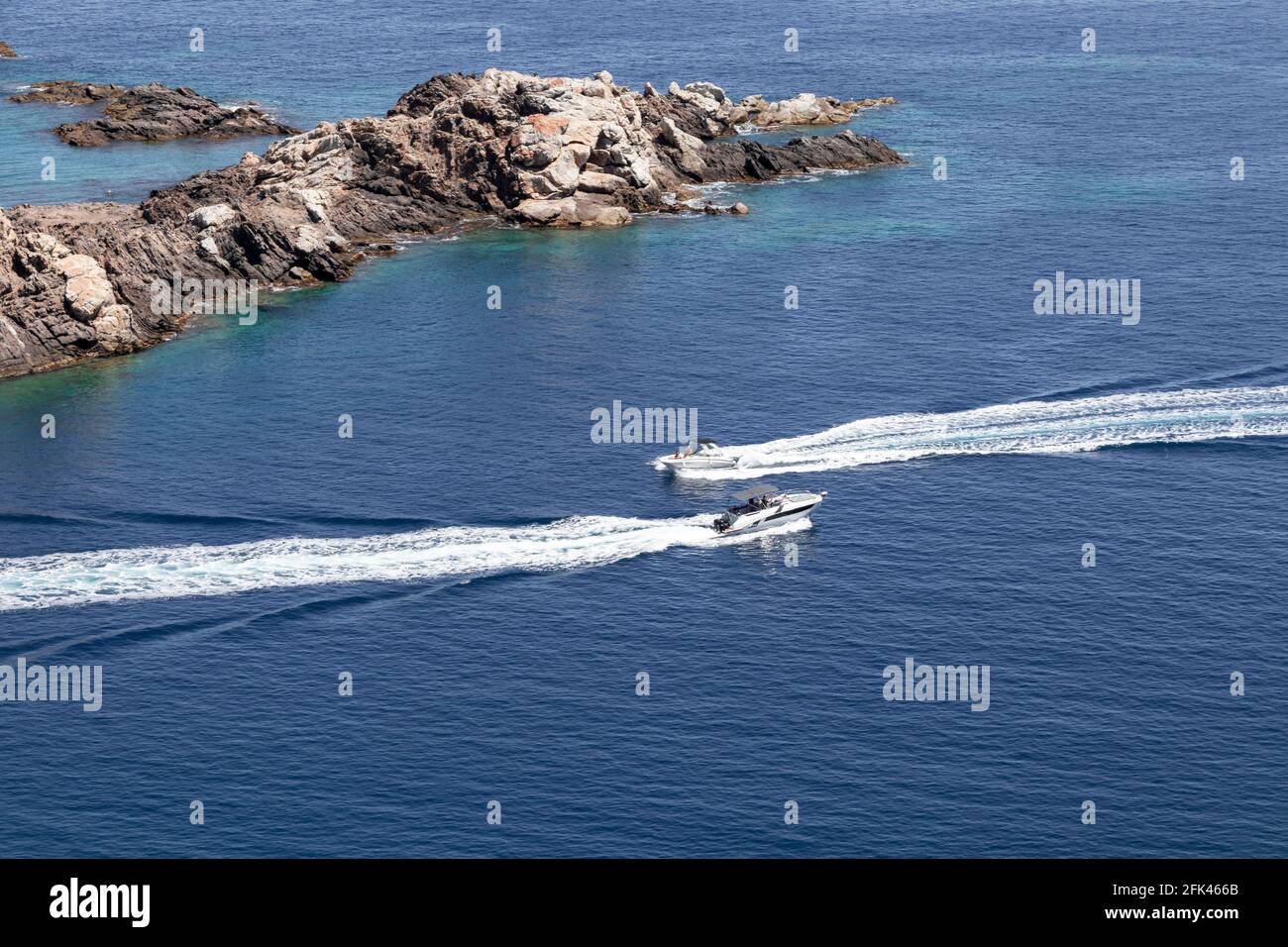 Strand an der costa brava in nordspanien an einem Klarer Sommertag Stockfoto