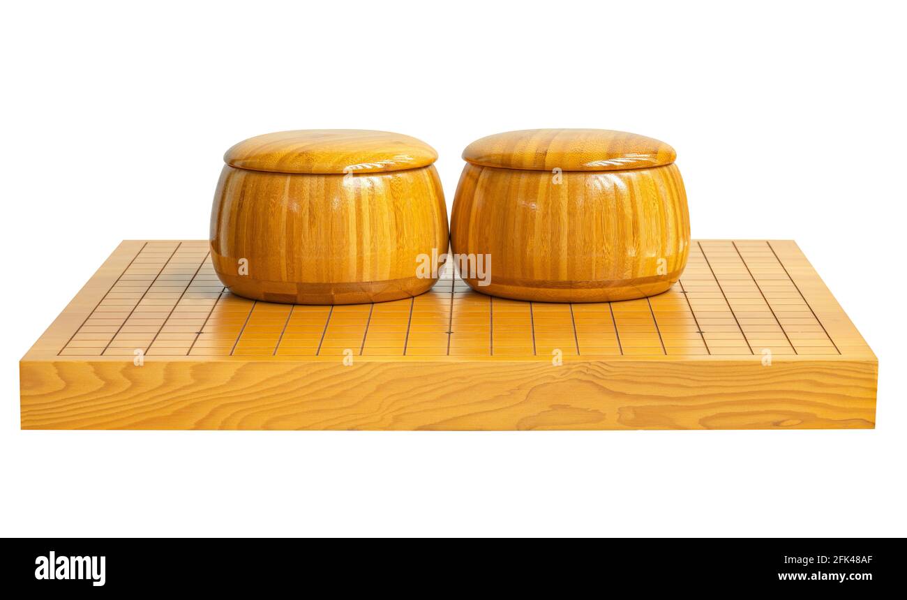 Das isolierte traditionelle Brettspiel von China und Japan, ein klassisches Holzbrettspiel namens Go, zwei Holzschalen, um schwarze Steine und weiße Steine zu halten. Der Stockfoto