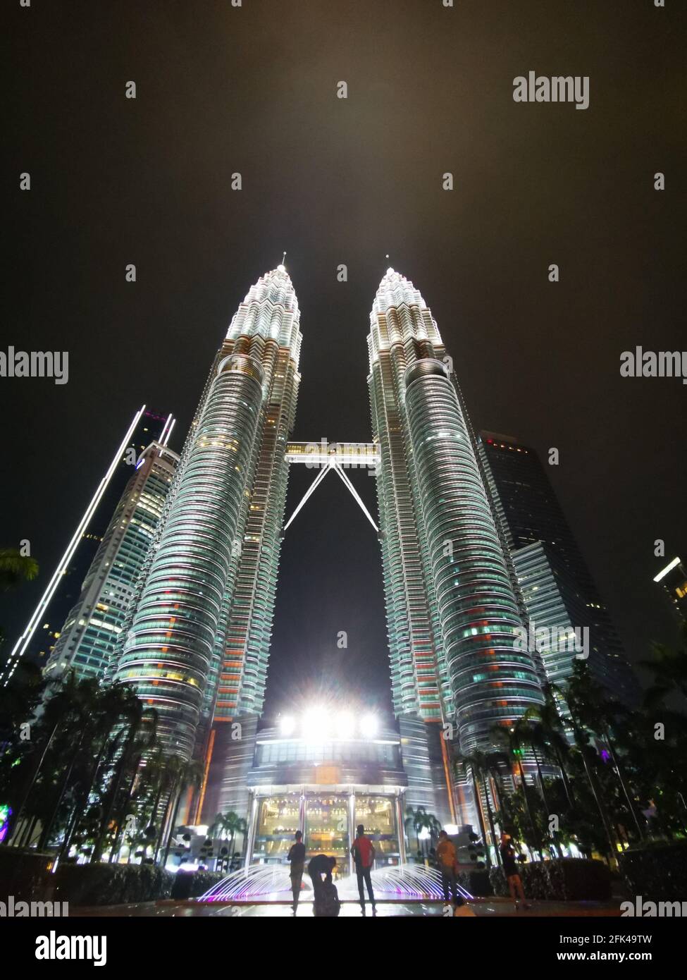 KUALA LUMPUR, MALAYSIA - 21. Apr 2021: Petronas Twin Tower Kuala Lumpur Wahrzeichen von Malaysia Stockfoto