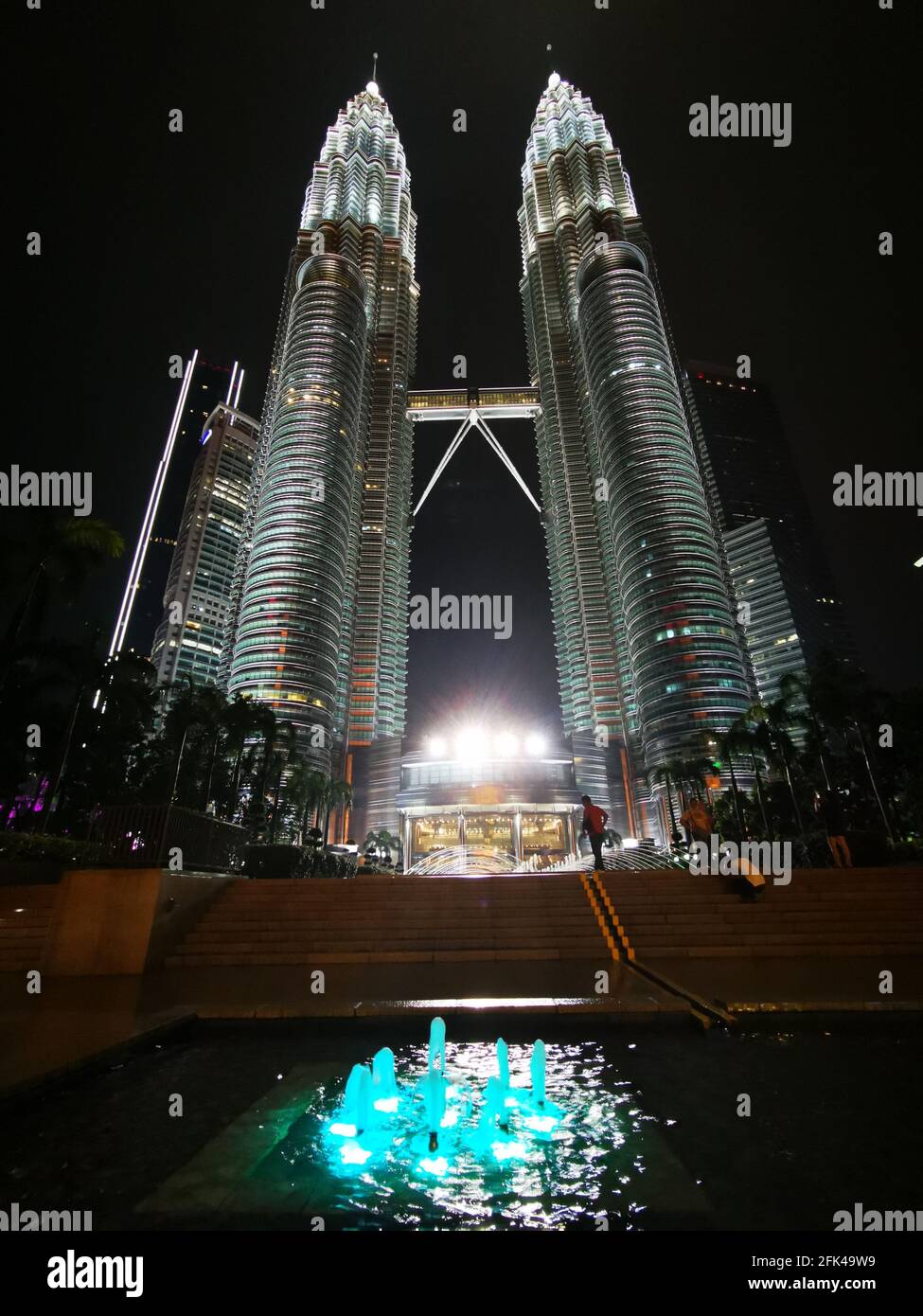 KUALA LUMPUR, MALAYSIA - 21. Apr 2021: Petronas Twin Tower Kuala Lumpur Wahrzeichen von Malaysia Stockfoto