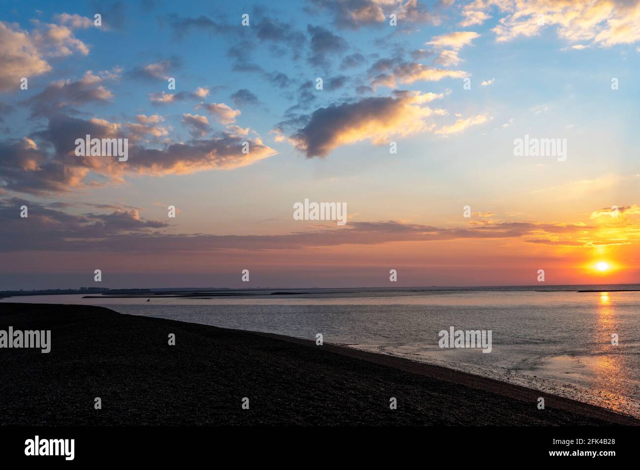 Sunrise Shingle Street Suffolk England Stockfoto