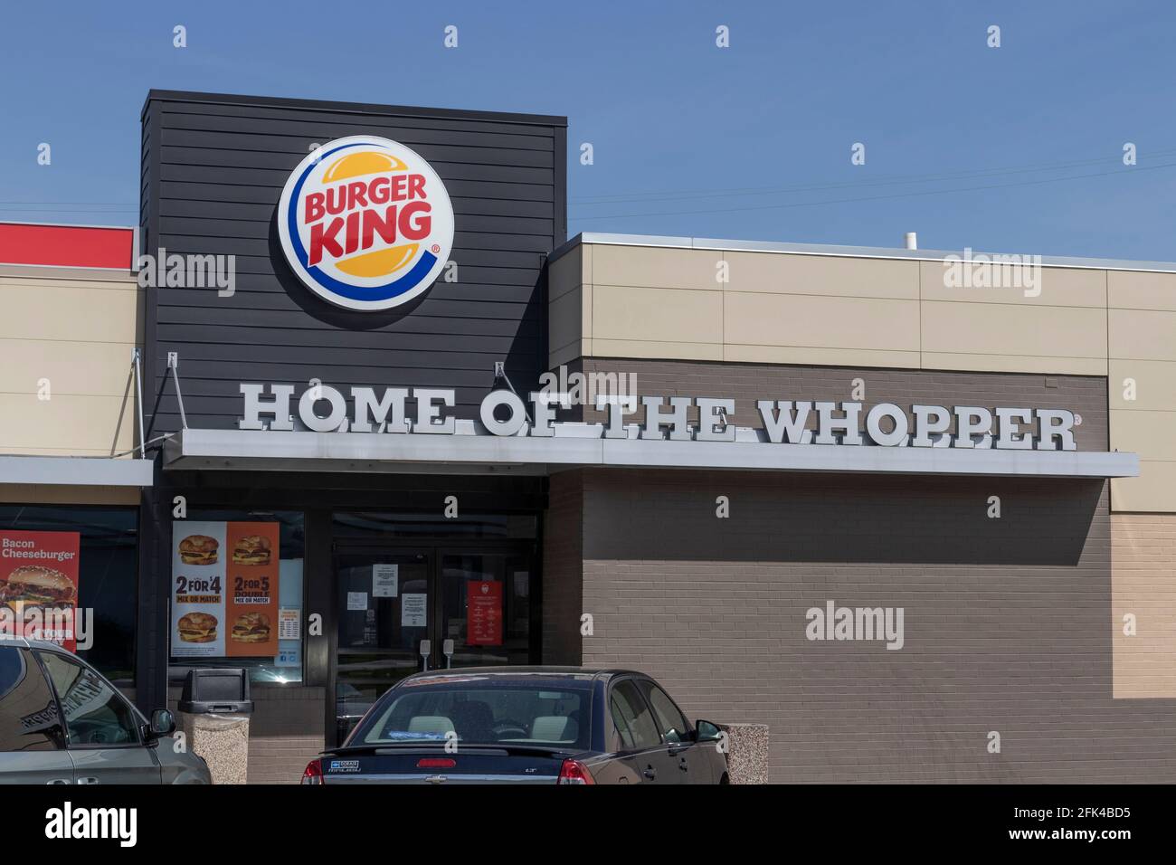 Wabash - ca. April 2021: Burger King Fast Food Restaurant. Burger King ist eine Tochtergesellschaft von Restaurant Brands International. Stockfoto