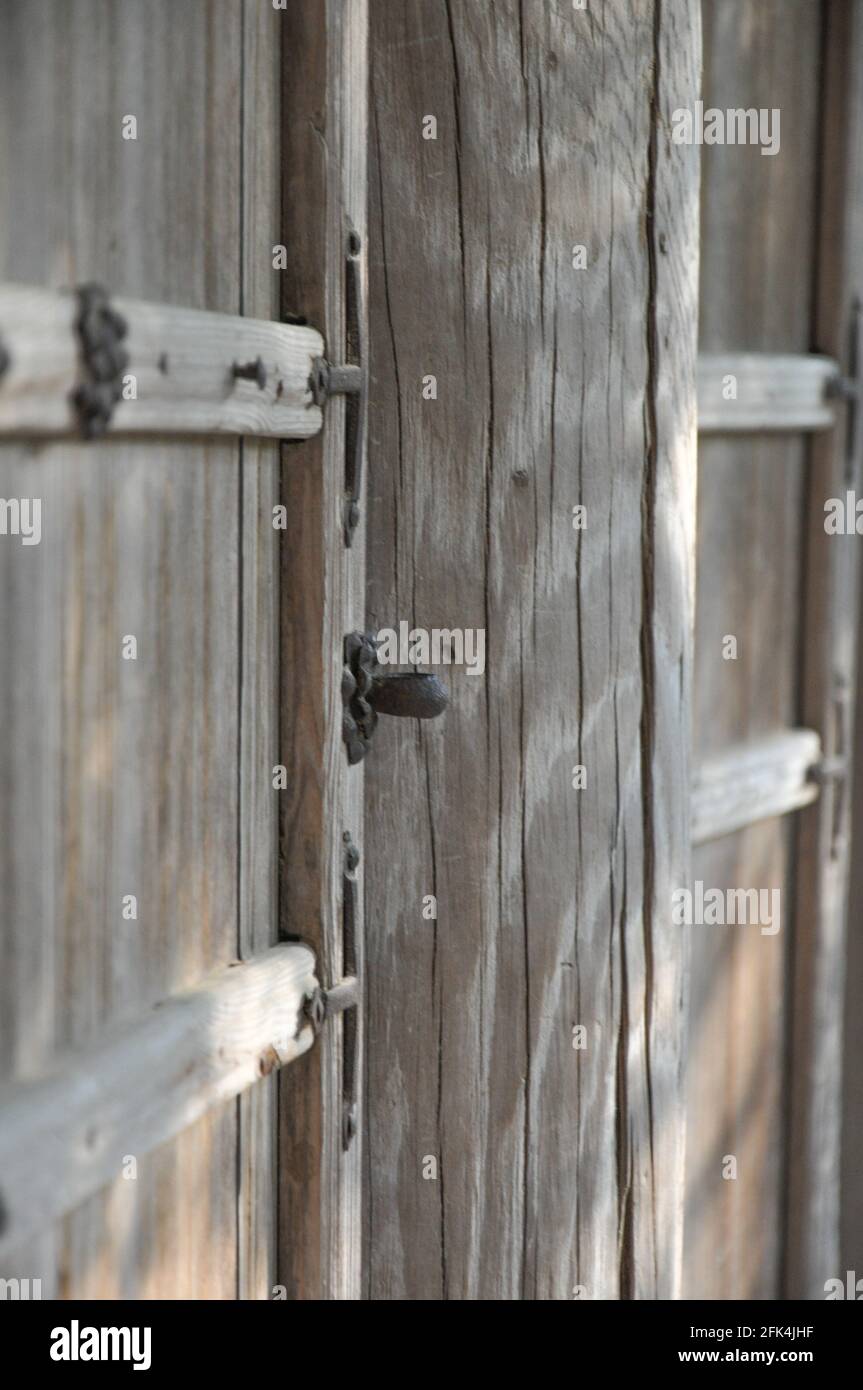 Nahaufnahme der alten Holztüren. Byeongsan Seowon, Andong, Südkorea. Stockfoto
