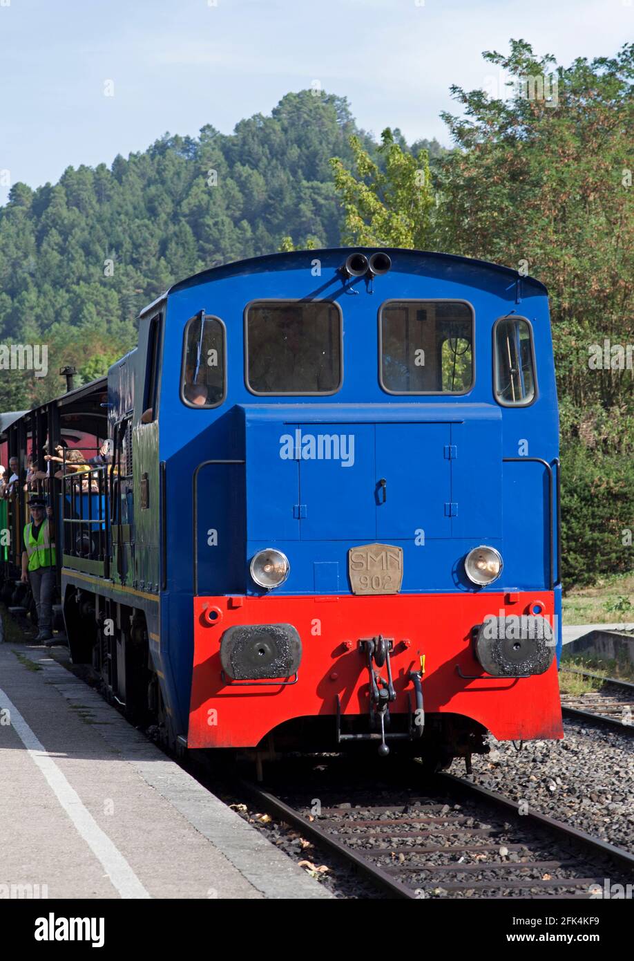 Diesellokomotive nähert sich Anduze im Zug à Vapeur des Cevennes-Linie von Anduze nach St-Jean-du-Gard Stockfoto