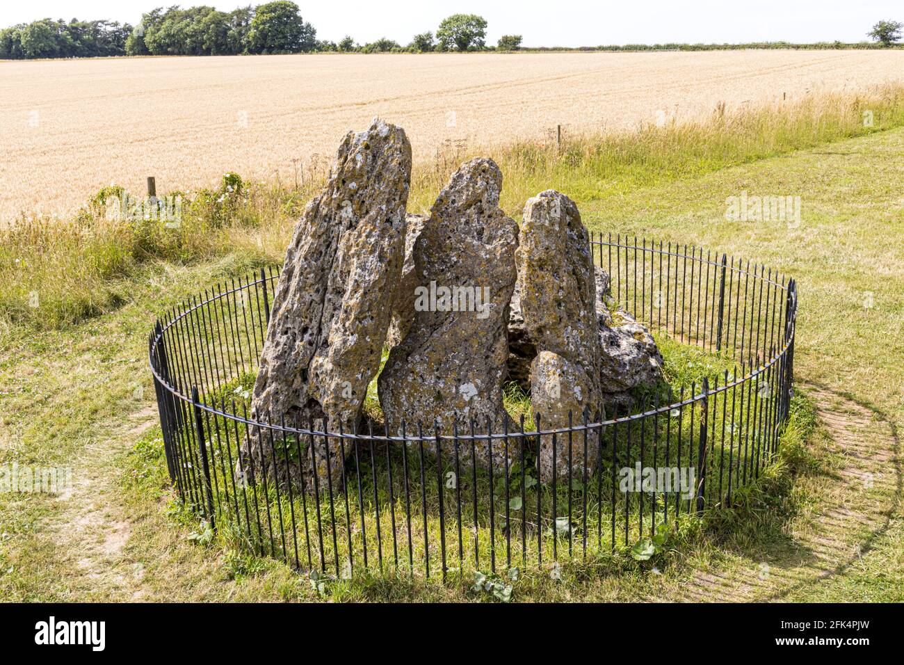 The Rollright Stones, Warwickshire UK - Diese Grabkammer für Portaldolmen stammt vermutlich um 3500 v. Chr. und ist heute als Whispering Knights bekannt. Stockfoto
