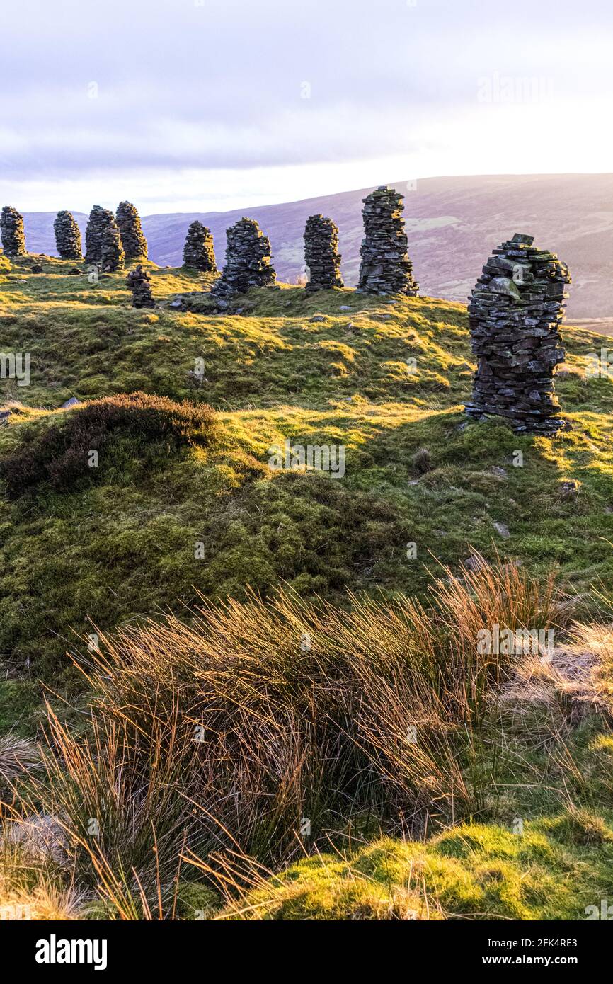 Cairns (lokal als Curricks bekannt), das auf dem Gipfel von Talkin aus gemauertem Mauerstein erbaut wurde, fiel auf den North Pennines in Talkin, Cumbria, Großbritannien, auf 381 Meter Höhe Stockfoto