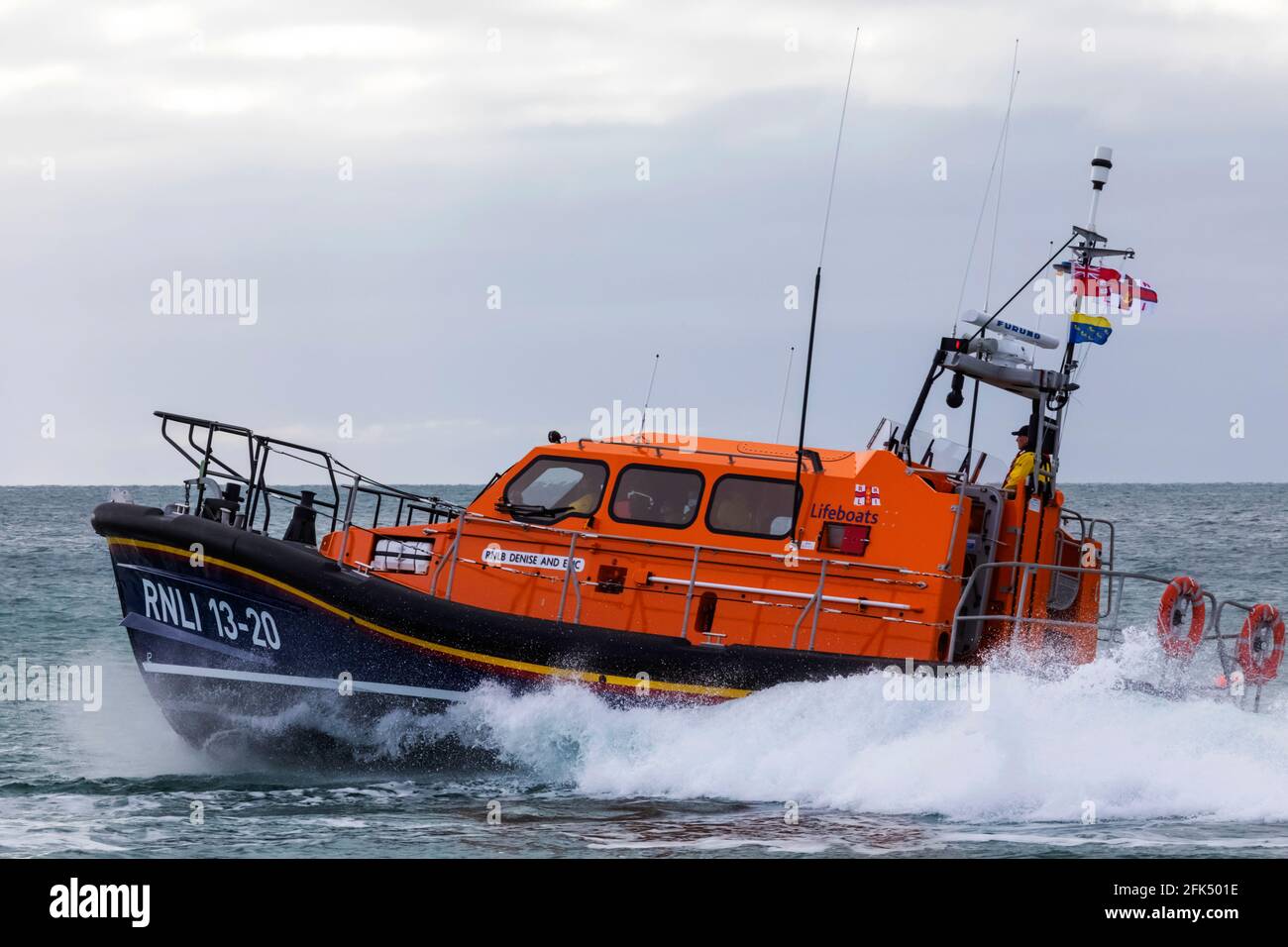 England, West Sussex, Chichester, Selsey Bill, das RNLI Selsey Bill Rettungsboot auf See *** Local Caption *** UK,United Kingdom,Great Britain,Britain,eng Stockfoto