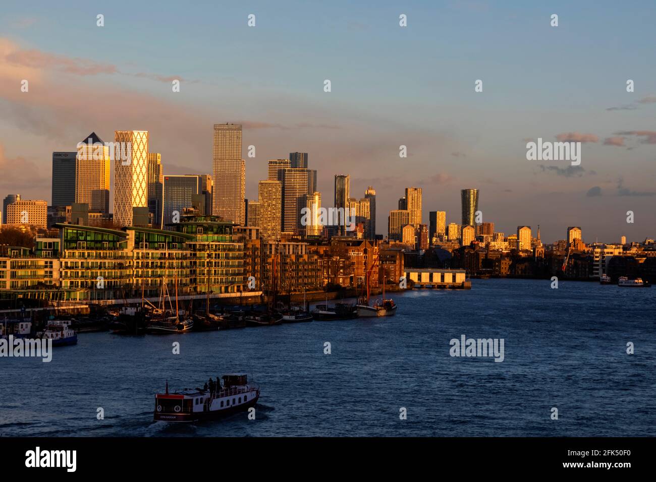 England, London, Docklands, Themse und Skyline von Canary Wharf *** Lokale Bildunterschrift *** Großbritannien, Großbritannien, Großbritannien, Canary Wharf, Docklands, England, Englisch, großartig Stockfoto