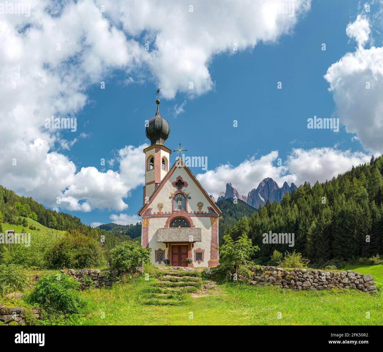 Chiesetta di San Giovanni in Ranui, Villnößtal / Val di Funes *** Ortsüberschrift *** Sankt Magdalena - Santa Maddalena Alta, , Italien, Kirche, m Stockfoto