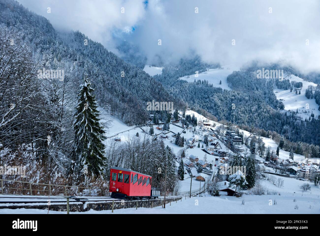 Schweiz, Waadt, Waadt, hiver, Winter, neige, Schnee, Funiculaire, Standseilbahn, Standseilbahn Les Avants – Sonloup, Les Avants, montagnes, Berge Stockfoto