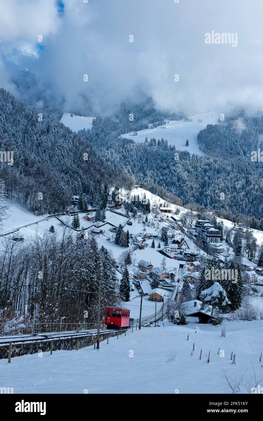 Schweiz, Waadt, Waadt, hiver, Winter, neige, Schnee, Funiculaire, Standseilbahn, Standseilbahn Les Avants – Sonloup, Les Avants, montagnes, Berge Stockfoto